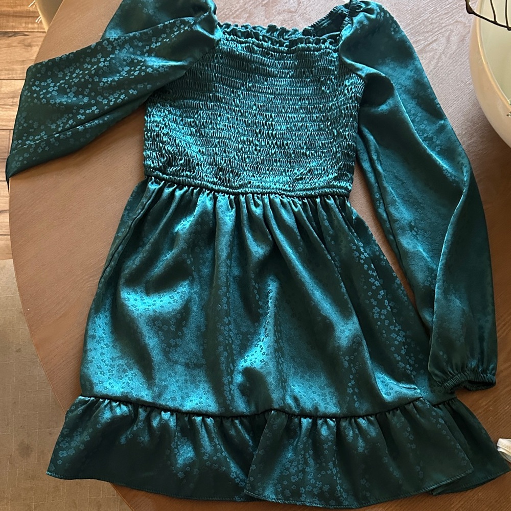 Elegant Emerald Green Long Sleeve Dress
